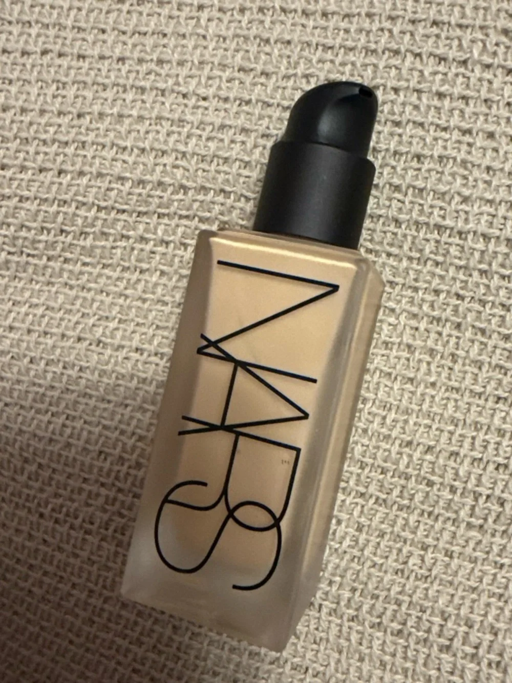 NARS luminous light weight foundation shade light 3